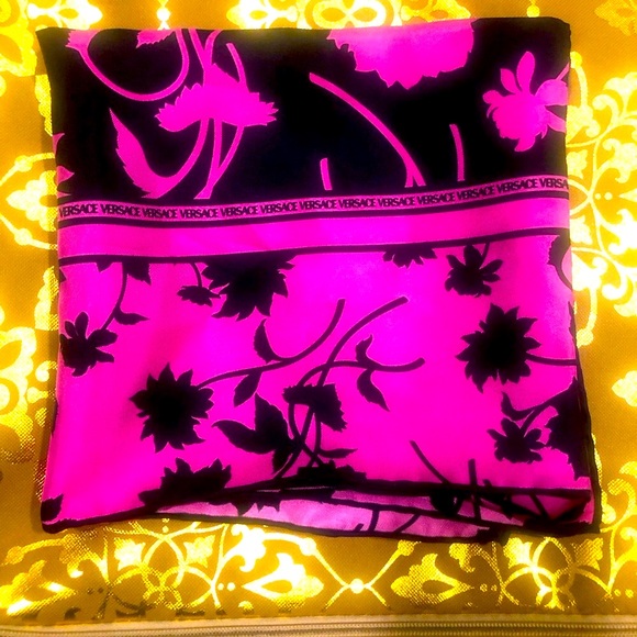 BRAND NEW VERSACE SCARF SILK ๐ New - Picture 3 of 3